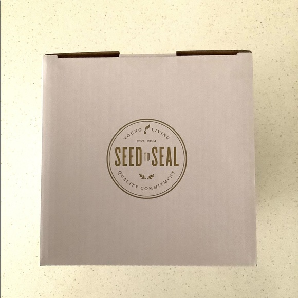 DIFFUSER CERAMIC HAVEN YOUNG LIVING NEW INCLUDES TWO OILS - Picture 6 of 9